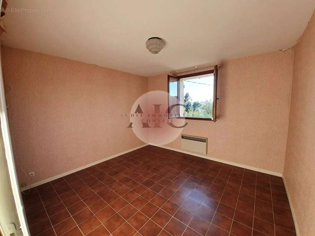 Maison à TOURRETTES