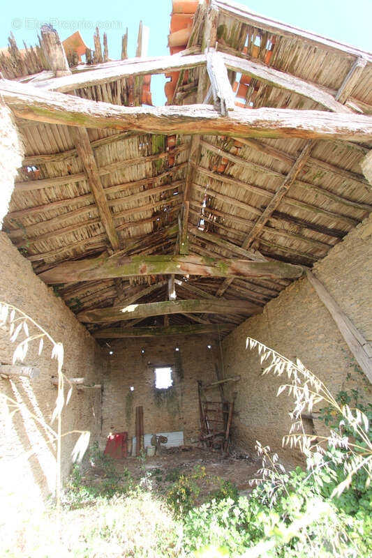 Bâtiment en pierre à rénover avec vue dégagée - photo 6