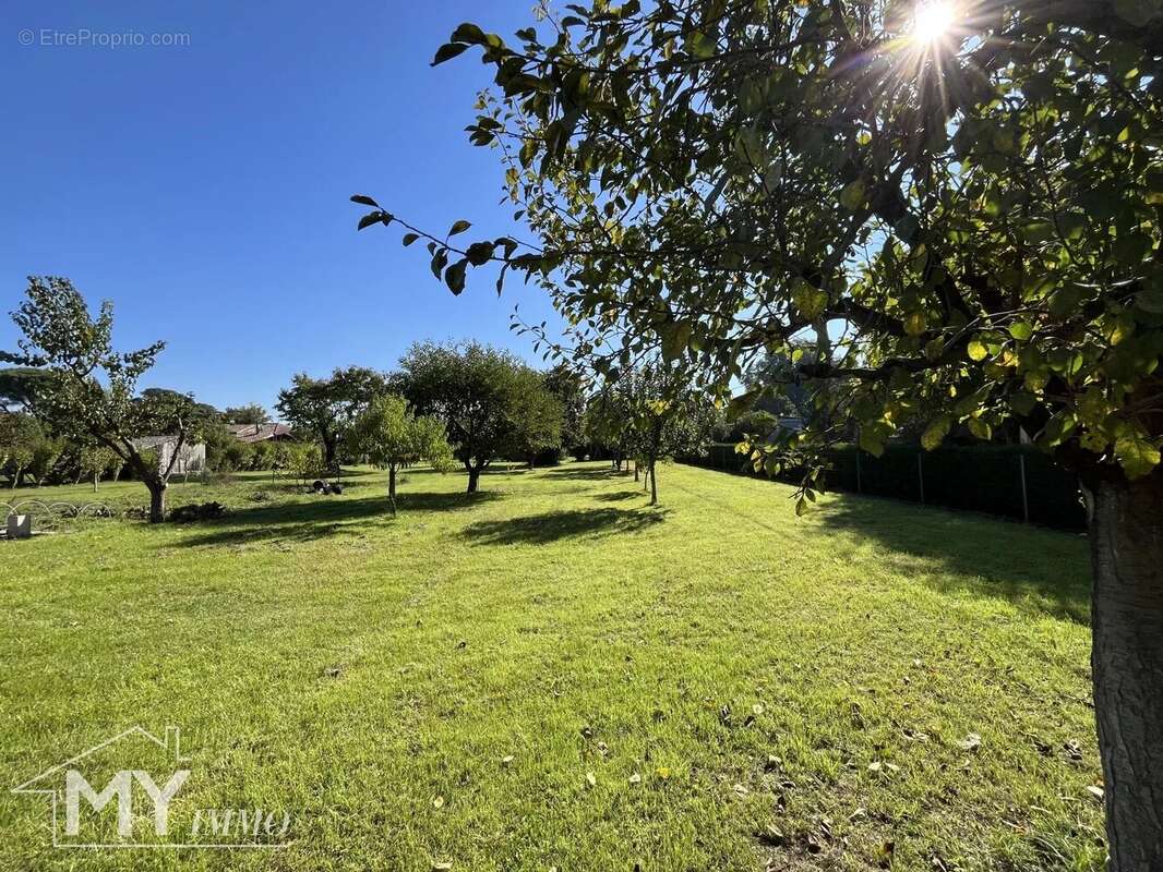 Maison à SAINT-SEURIN-DE-PRATS