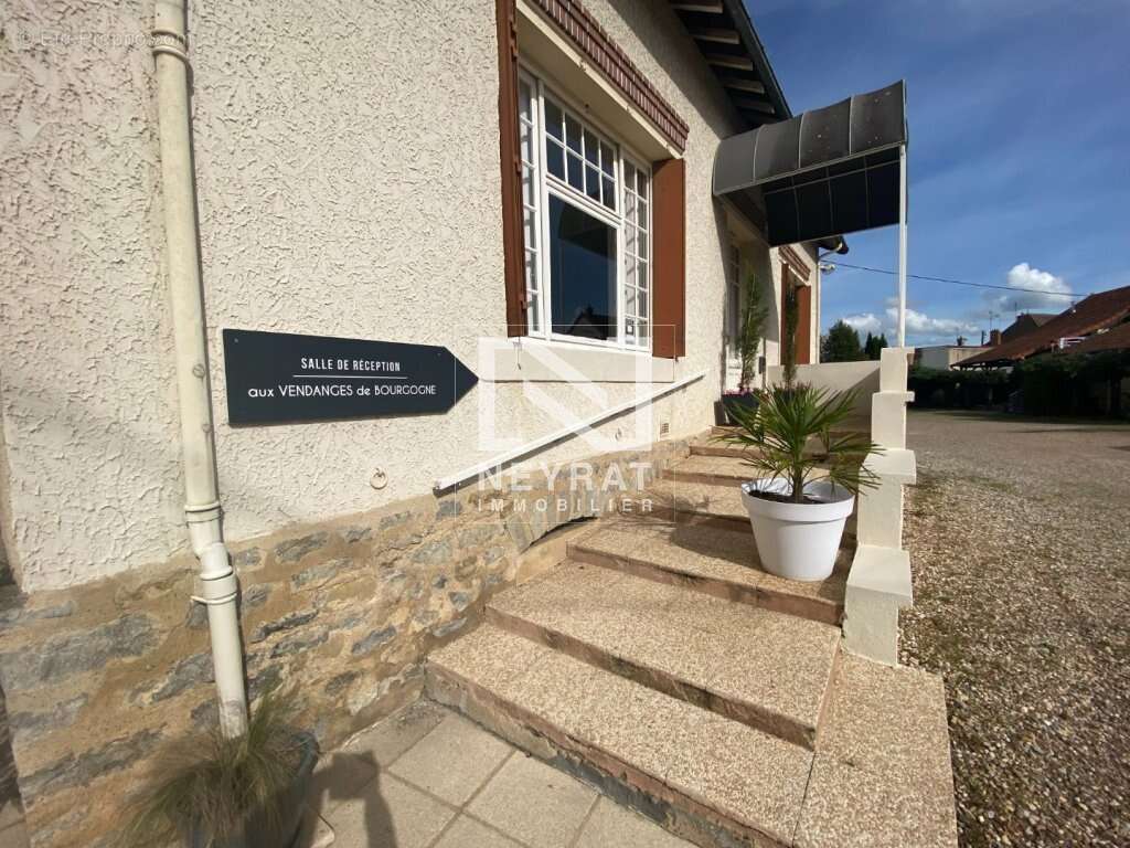 Commerce à PARAY-LE-MONIAL