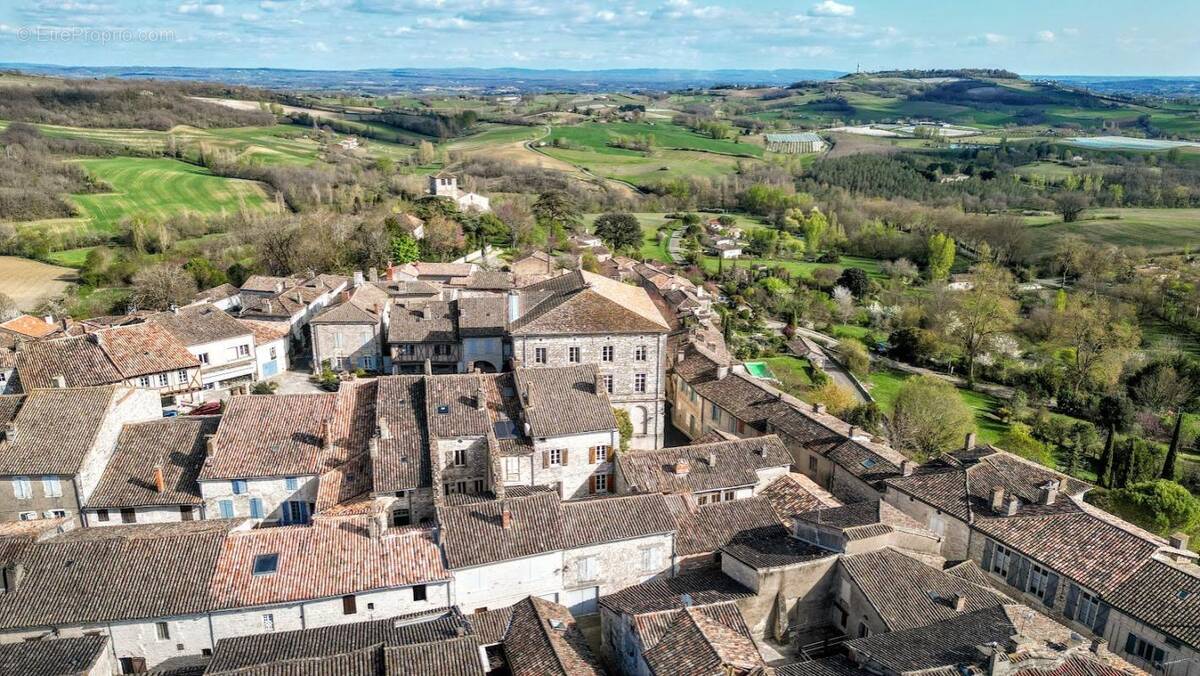 Maison à MONTPEZAT-DE-QUERCY