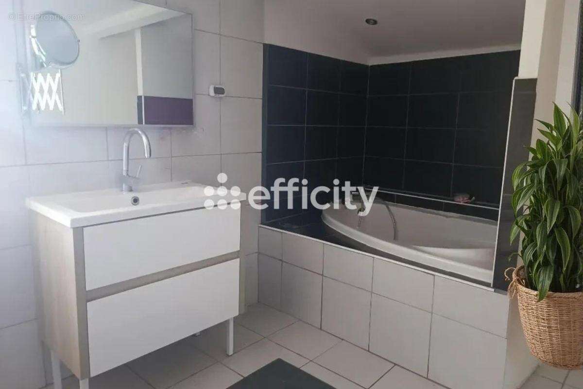 Maison à COLOMBIERS