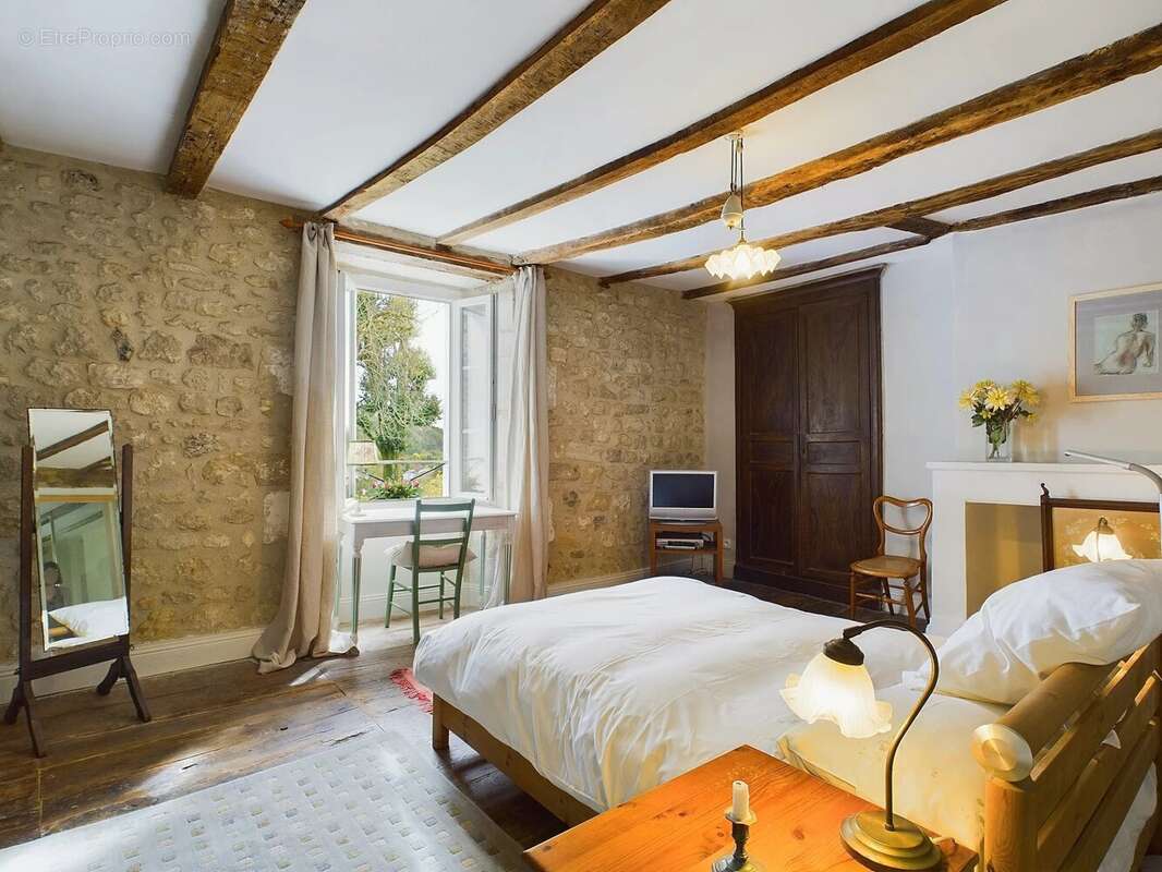 Maison à VILLEBOIS-LAVALETTE