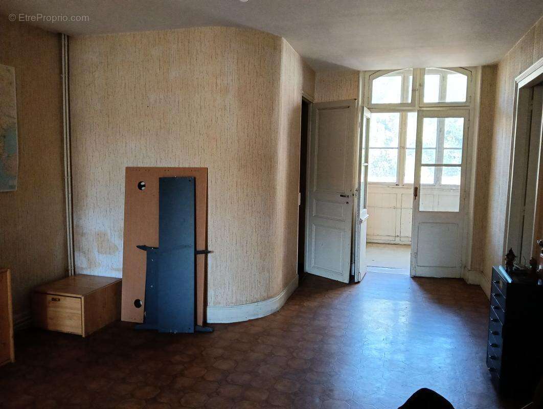 DECAZEVILLE - Maison de Maître 4 Chambres Jardin Garages Local Professionnel Cave - photo 14