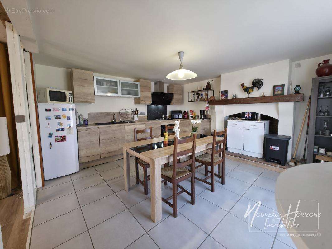 Maison 96 m² à Saint-Victurnien  - photo 5