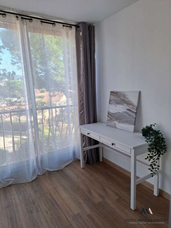 À vendre : Charmant studio de 27m² à Saint Cyr sur Mer, idéalement situé ! - photo 8