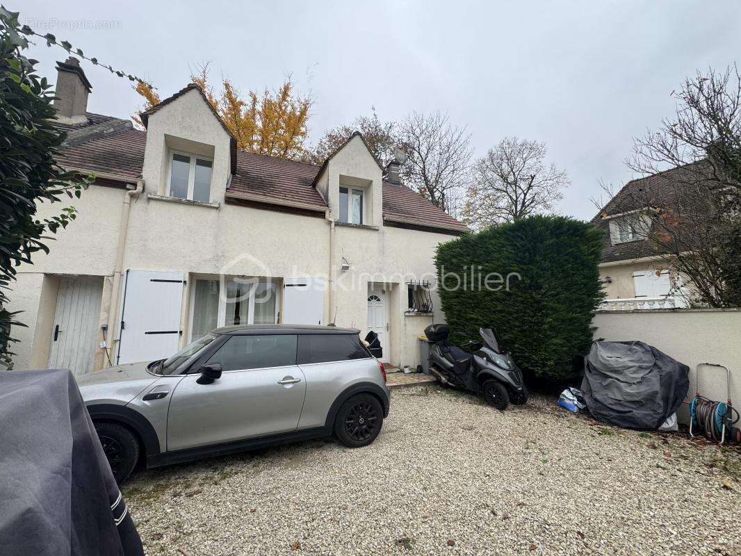 Maison à VERT-LE-GRAND