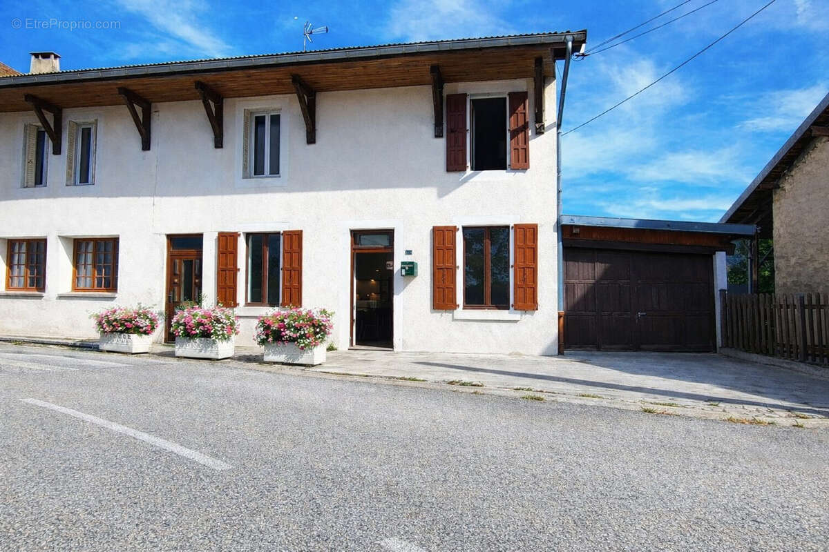 Maison à ECHALLON