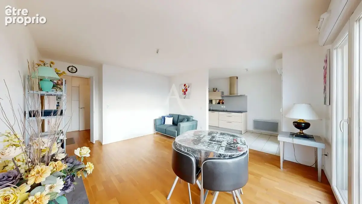 Superbe T3 au dernier étage avec terrasse et vue dégagée - photo 2