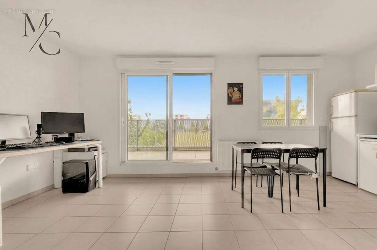 Appartement à BEAUZELLE