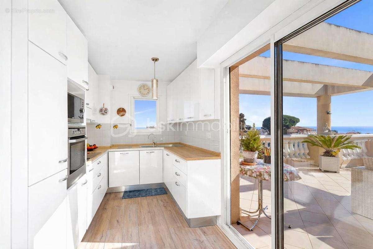 Appartement à SAINT-LAURENT-DU-VAR