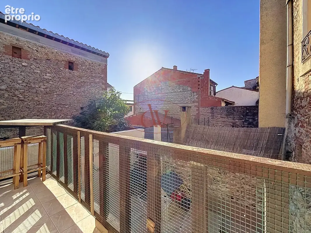Elne   Maison de village avec cour, terrasse et garage - photo 1