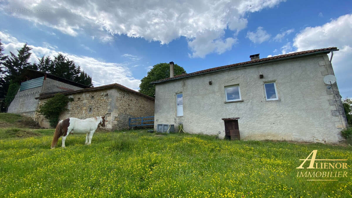 Propriété équestre d'exception sur 42 hectares - vue panoramique et tranquillité absolue! - photo 3