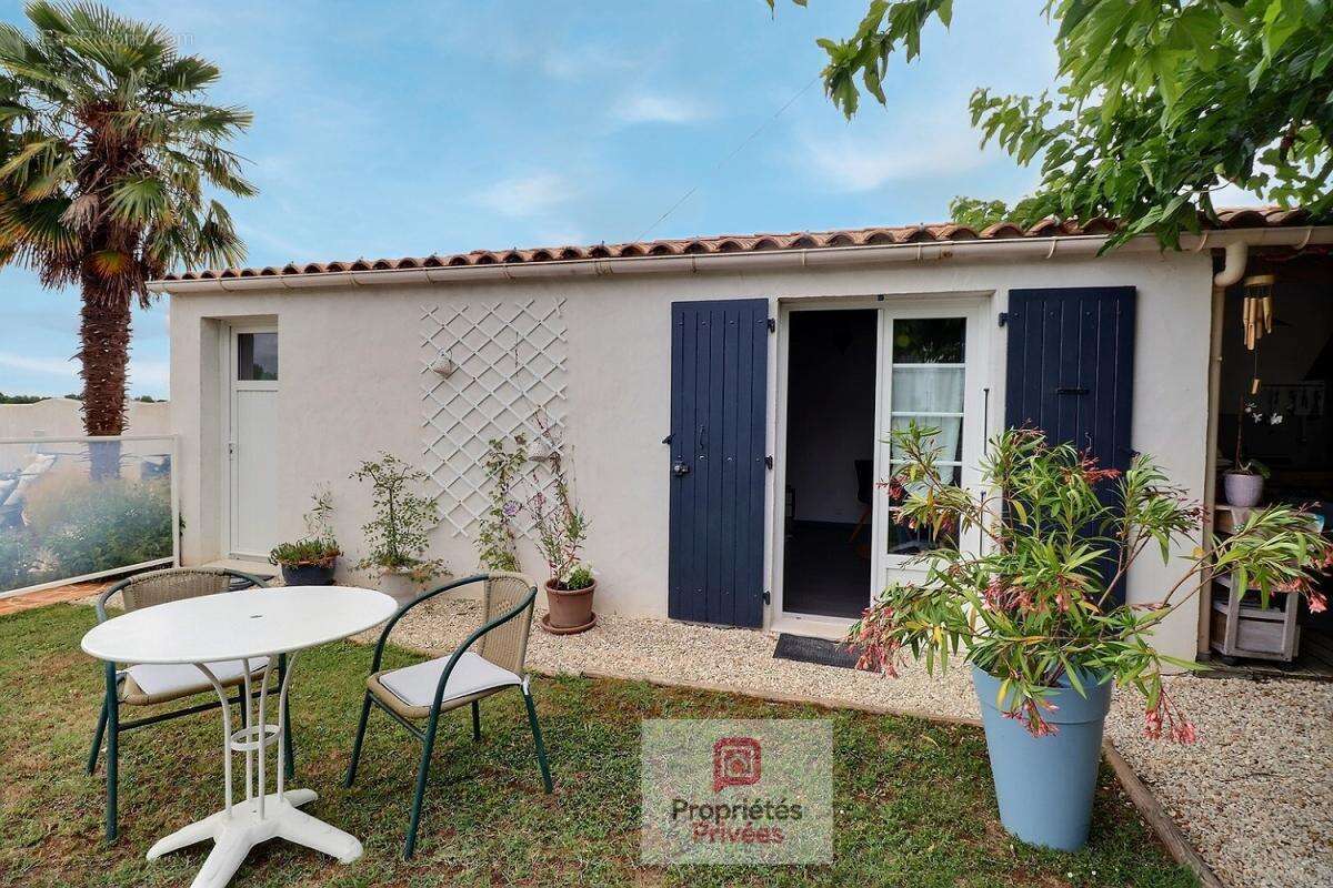 Maison familiale 4 chambres - 152 m² - Maison d'hôtes de 20 m2 - Piscine - Jardin paysager - Panneaux photovoltaiques - Belle pa - photo 7