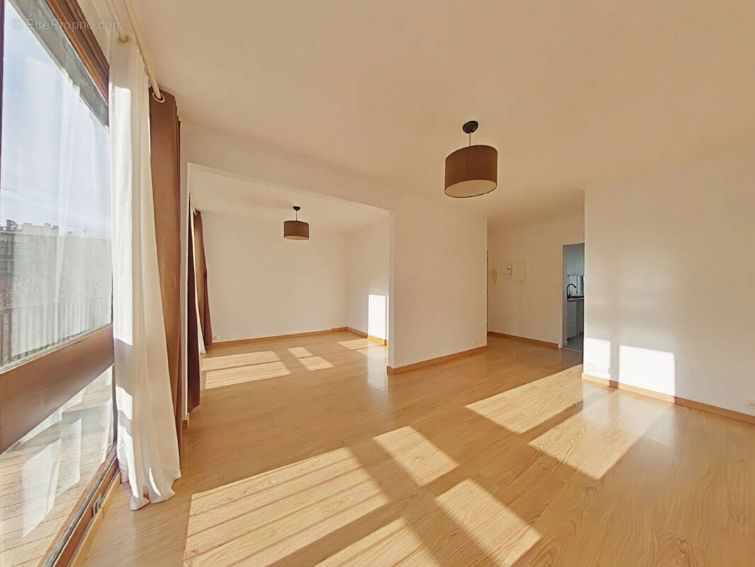 Appartement à FONTENAY-LE-FLEURY