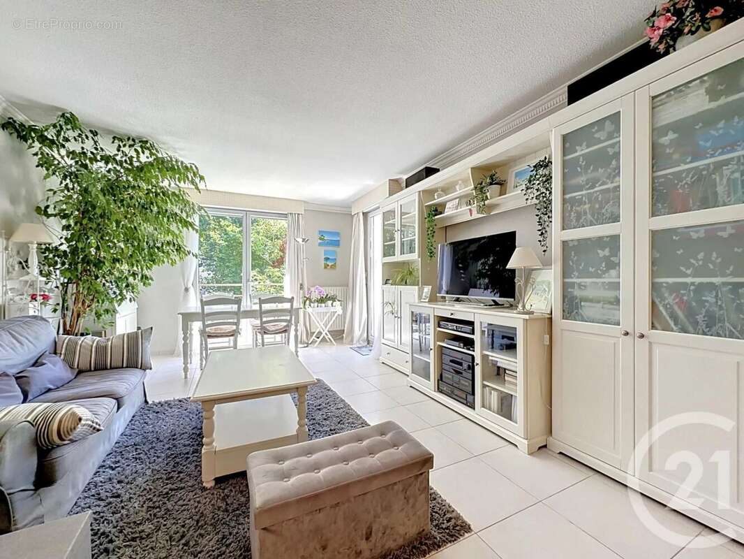 Appartement à MOUGINS