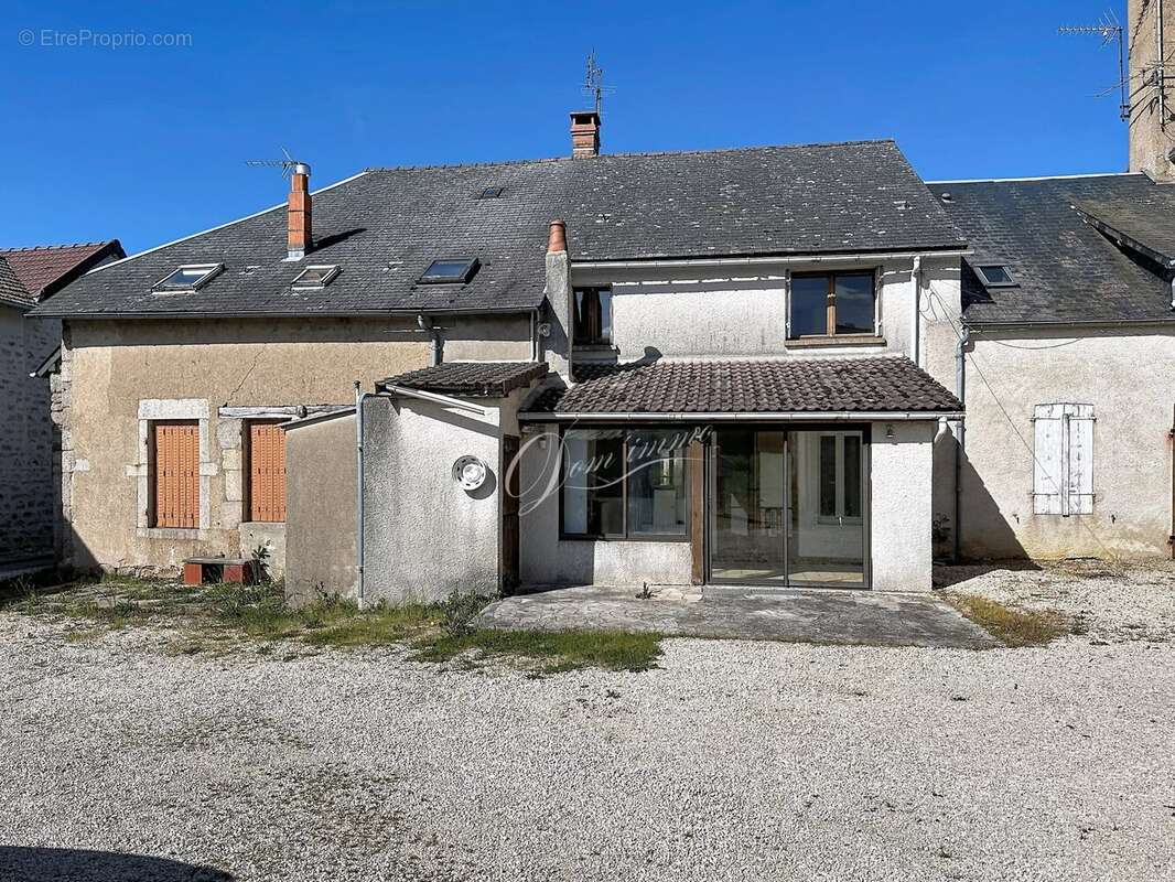 Appartement à LA ROCHE-EN-BRENIL