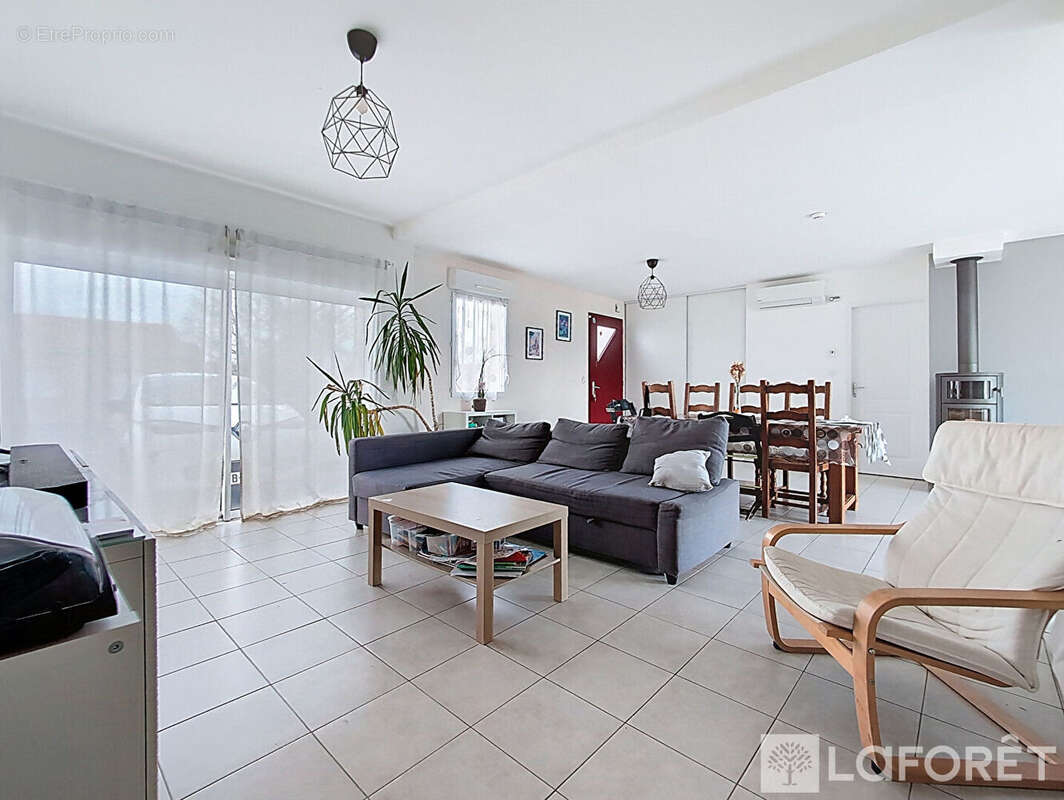 Maison à SAINT-GEORGES-DES-GARDES