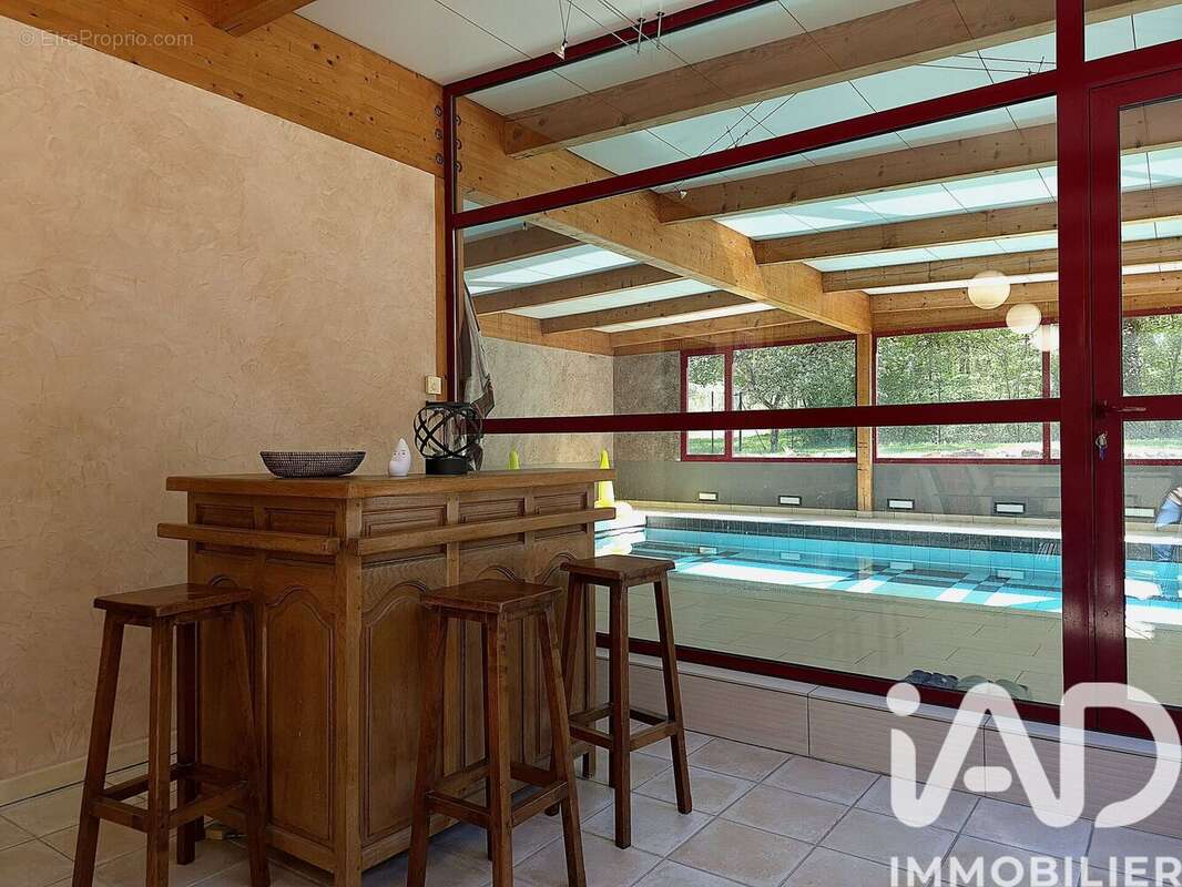 Maison 306 m² à Vinzelles  - photo 7