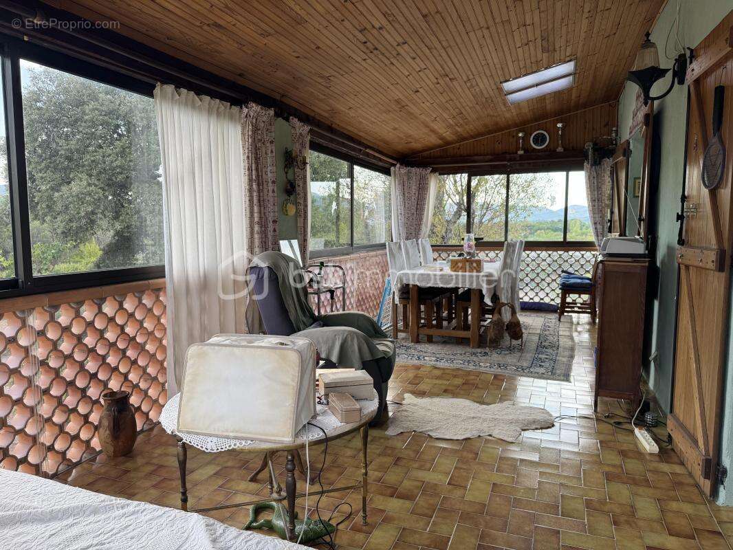 À rocbaron (83136), au calme absolu, maison avec logement indépendant, piscine, garage et 5 400 m² de terrain - photo 10