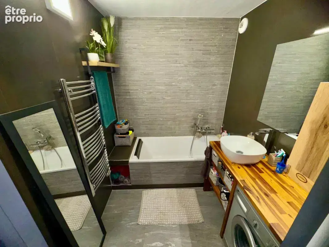 Appartement T3 rénové de 75 m² avec loggia – Annecy/Cran-Gevrier - photo 8