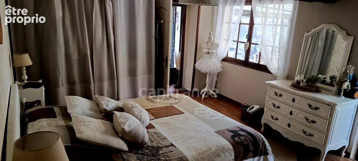 Virginie Masson – Capifrance vous propose cette maison en pierre de 92 m² pleine de charme, située à Seignelay, proche des comme - photo 15
