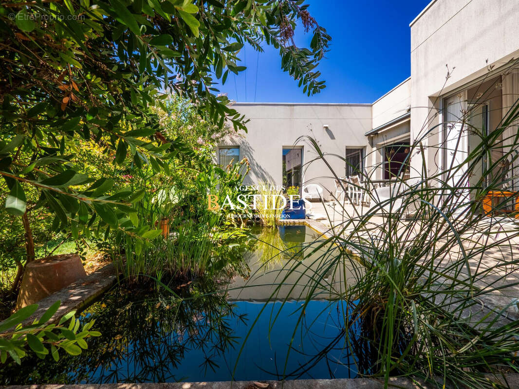 Maison à SAINT-EMILION