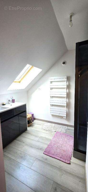 Maison à SAINT-HILAIRE-SUR-BENAIZE