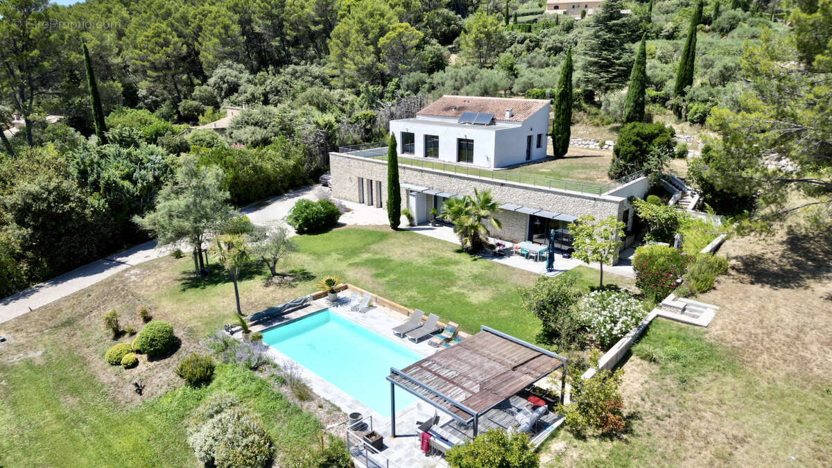 Maison à PERNES-LES-FONTAINES
