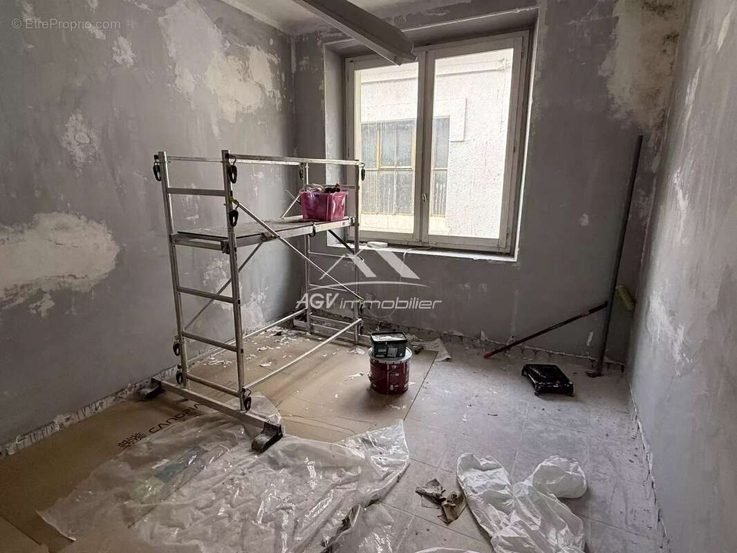 Commerce à SAINT-MARTIN-DE-VALGALGUES