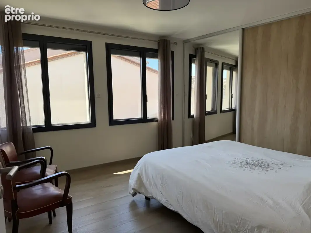 Exclusivité, rare à la vente maison de ville complétement rénovée à neuf  avec terrain et piscine. - photo 11