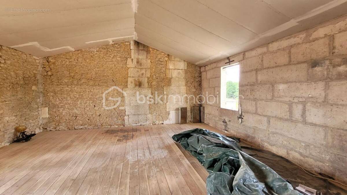 Maison de ville avec fort potentiel – Le Gond-Pontouvre - photo 10