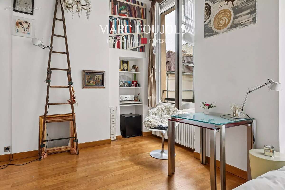 Appartement à PARIS-7E