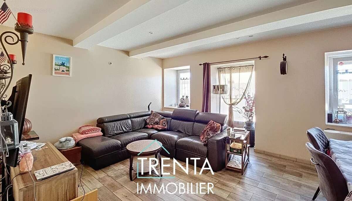 Maison à LA TOUR-DU-PIN