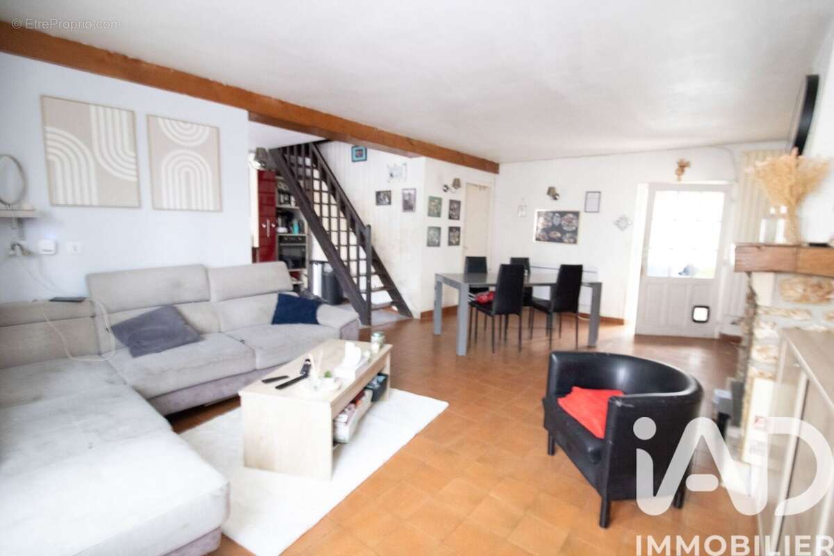 Maison 95 m² à Saint-Germain-Sous-Doue  - photo 7