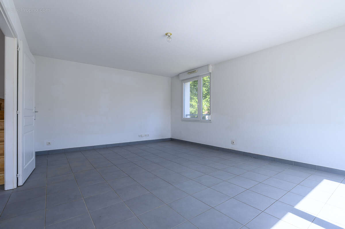 STRASBOURG NEUHOF STÉÂHNIE - Duplex 5 pièces de 98m2 avec terrasse, parking et garage - photo 3