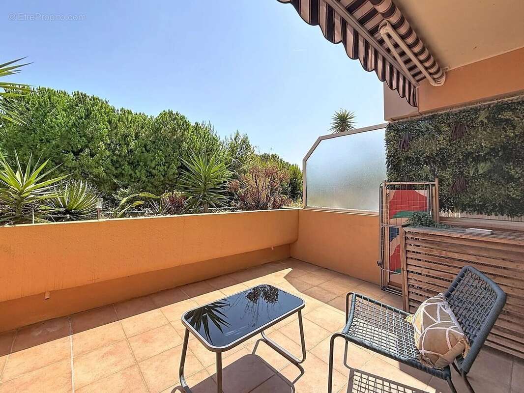 Nice Ouest - Studio rénové avec terrasse - idéal investissement locatif - photo 2