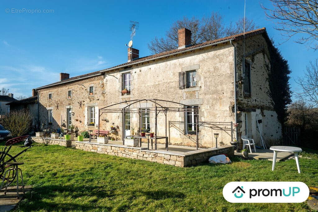 Maison à BUSSIERE-POITEVINE