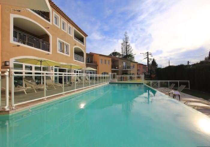 Appartement à MOUGINS