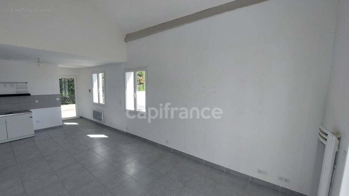 Appartement à VILLENEUVE-LES-AVIGNON