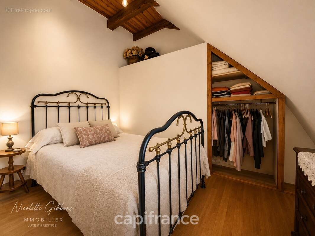 Jolie maison en pierres avec petites dépendances - photo 15