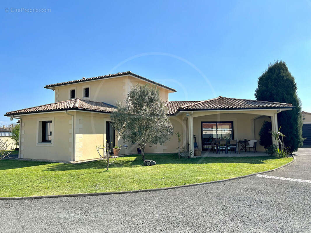 Maison à CAMPS-SUR-L'ISLE