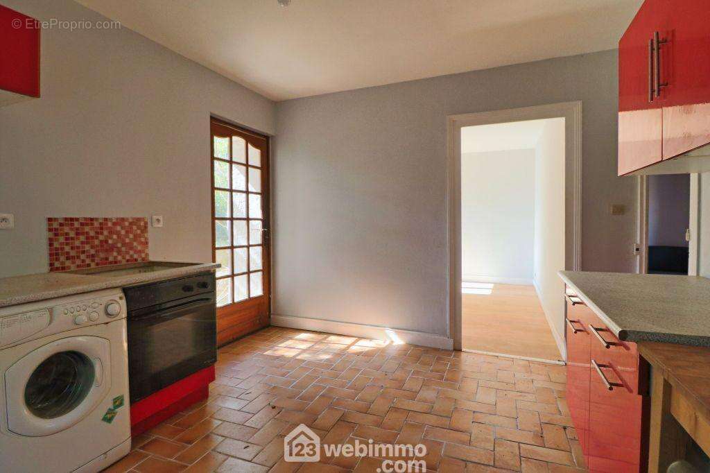 De 12,7 m2 avec cuisinière/chaudière à bois, - Maison à CEAUX-EN-COUHE