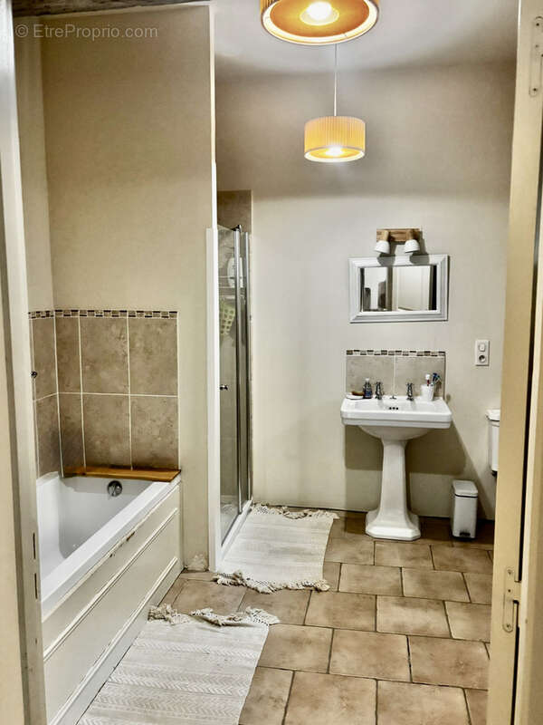 Maison à MONTOULIERS