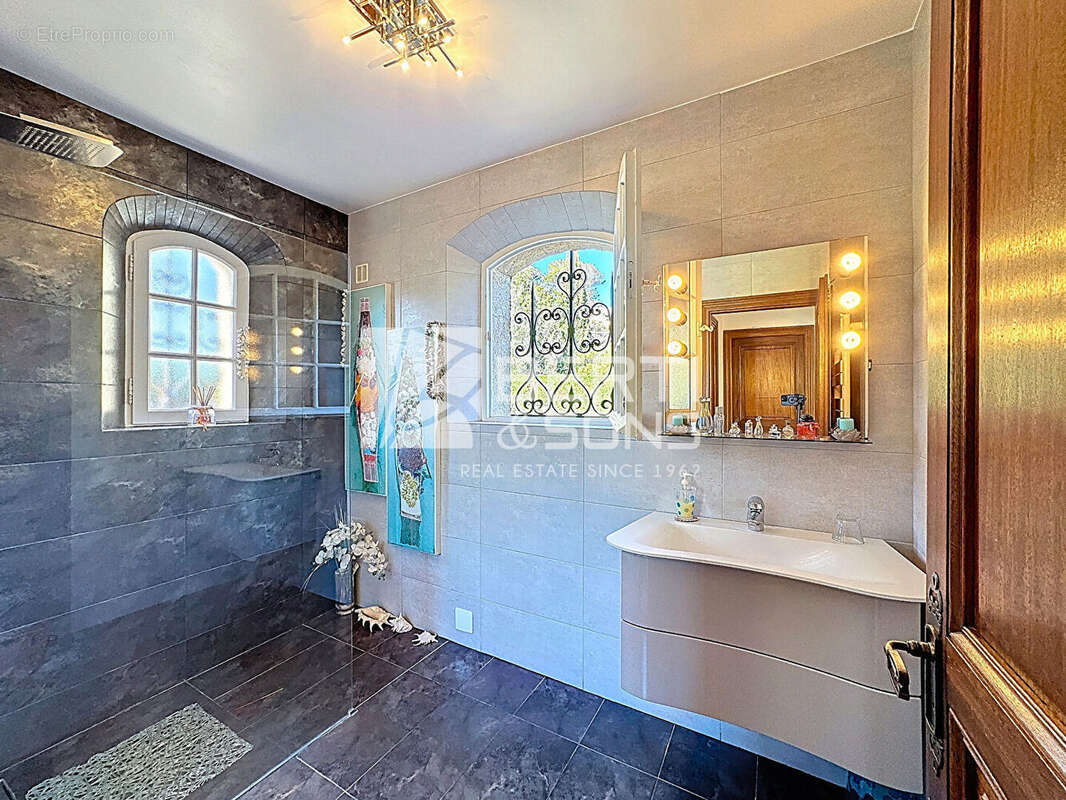 Maison à MANDELIEU-LA-NAPOULE