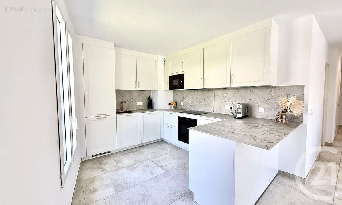 Appartement 81 m² à Le Rouret  - photo 3