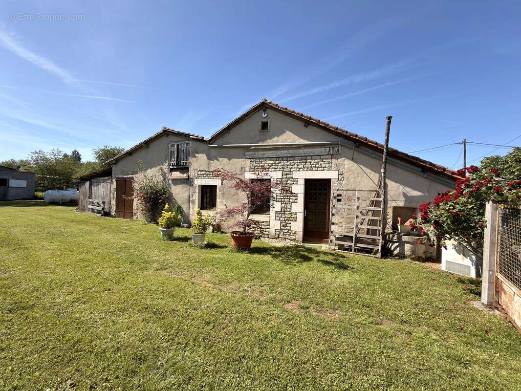 Appartement à TAIZE-AIZIE