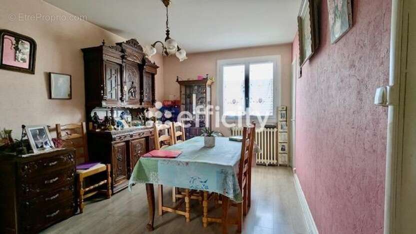 Maison à LA MONNERIE-LE-MONTEL