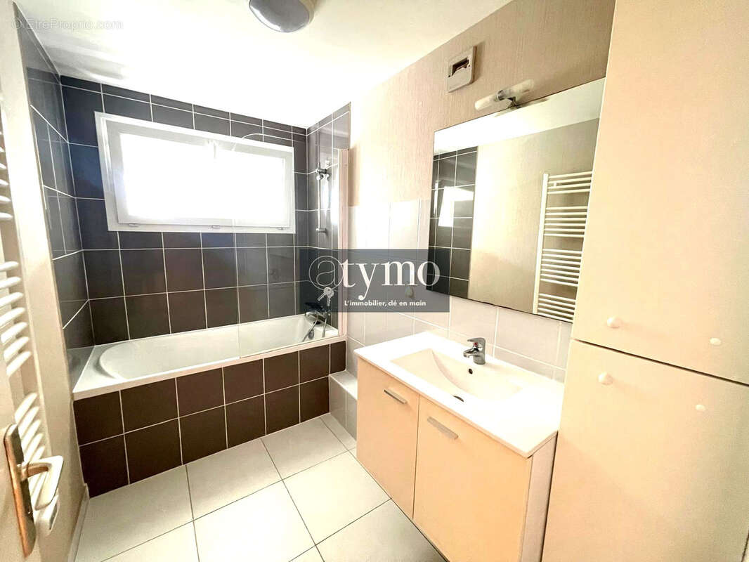 Appartement 5 pieces - 3 chambres - 2 eme etage - ascenceur - 107 m2 - photo 4