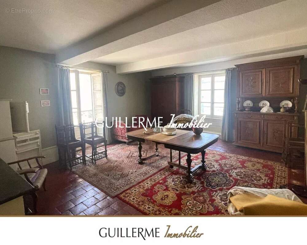 Appartement à SALORNAY-SUR-GUYE